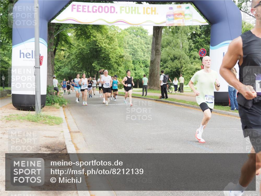 29.06.2025 - hella hamburg halbmarathon MichiJ http://msf.ph/oto/8212139 29.06.2025 10:23:14 Zwischen KM18-KM19 5550, 7901, 13771, 15268, 16243, 17751, 18837 meine-sportfotos.de