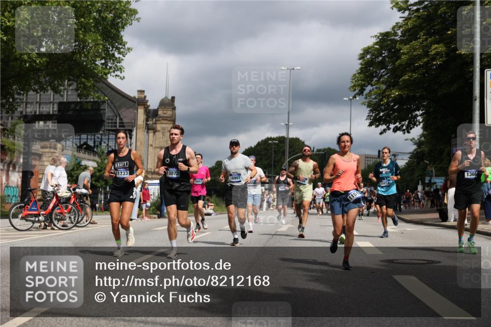 29.06.2025 - hella hamburg halbmarathon Yannick Fuchs http://msf.ph/oto/8212168 29.06.2025 10:45:21 20KM 1335, 1366, 2411, 2540, 2636, 2823, 2946, 4297, 4404, 4967, 5087, 5336, 5600, 5820, 7224, 7369, 7943, 8261, 8508, 8930, 8989, 9214, 9476, 9793, 9959, 10057, 10215, 10508, 10603, 10667, 10691, 10868, 11124, 11422, 11512, 11625, 11733, 12778, 13073, 13403, 13799, 14012, 14458, 15426, 15480, 15871, 15899, 16666, 16907, 17530, 17823, 18820, 19007, 19020, 19053 meine-sportfotos.de