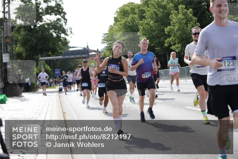29.06.2025 - hella hamburg halbmarathon Jannik Wohlers http://msf.ph/oto/8212197 29.06.2025 09:49:31 Lombardsbrücke 1343, 1615, 1800, 1975, 2324, 2573, 2949, 3282, 3431, 3530, 4303, 4318, 4425, 4528, 5248, 6123, 6682, 7495, 7796, 8370, 8629, 8925, 9264, 9265, 9294, 9296, 9979, 10680, 11765, 12327, 12839, 13141, 13457, 13800, 14077, 14204, 14374, 14560, 14688, 15013, 15255, 15351, 16399, 17125, 17177, 17214, 17215, 17360, 17971, 18149, 18173, 18285, 18412, 18529, 18734, 18761, 18979, 19090 meine-sportfotos.de