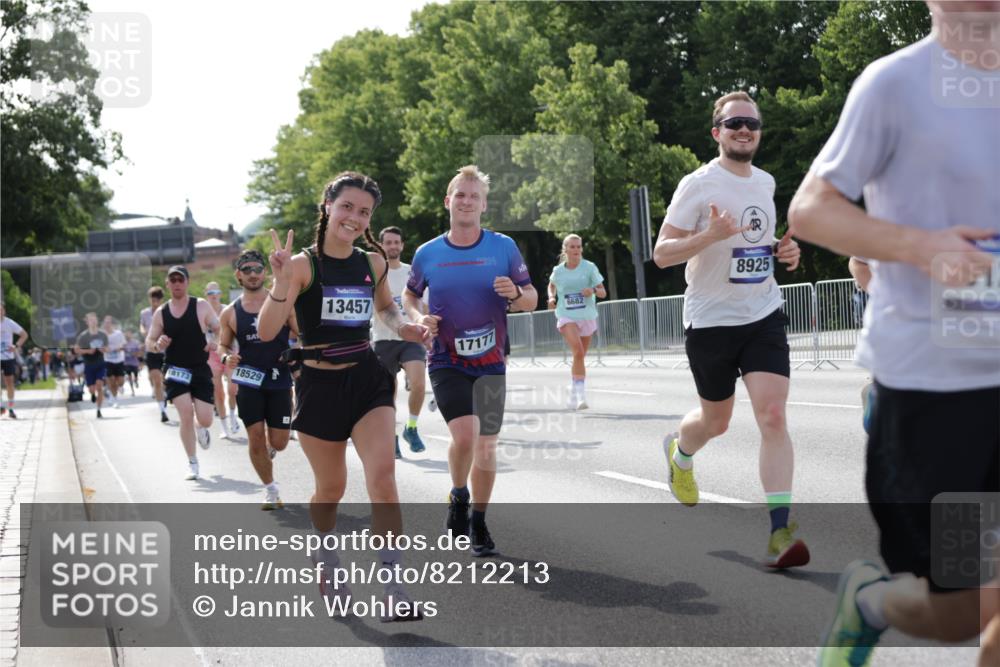 29.06.2025 - hella hamburg halbmarathon Jannik Wohlers http://msf.ph/oto/8212213 29.06.2025 09:49:31 Lombardsbrücke 1343, 1615, 1800, 1975, 2324, 2573, 2949, 3282, 3431, 3530, 4303, 4318, 4425, 4528, 5248, 6123, 6682, 7495, 7796, 8370, 8629, 8925, 9264, 9265, 9294, 9296, 9979, 10680, 11765, 12327, 12839, 13141, 13457, 13800, 14077, 14204, 14374, 14560, 14688, 15013, 15255, 15351, 16399, 17125, 17177, 17214, 17215, 17360, 17971, 18149, 18173, 18285, 18412, 18529, 18734, 18761, 18979, 19090 meine-sportfotos.de