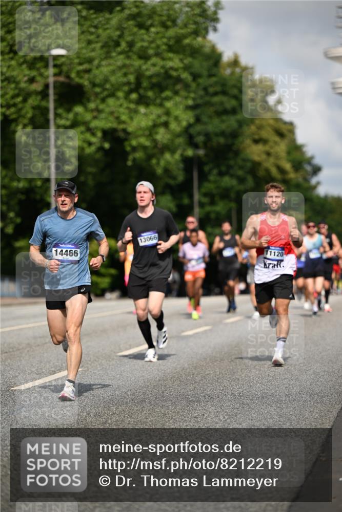 29.06.2025 - hella hamburg halbmarathon Dr. Thomas Lammeyer http://msf.ph/oto/8212219 29.06.2025 09:48:59 Kennedybrücke 57, 1686, 1707, 1894, 2689, 4129, 4679, 4698, 4749, 5187, 5550, 6358, 6878, 7186, 7481, 7880, 7965, 8190, 9634, 10017, 10484, 10876, 11120 meine-sportfotos.de