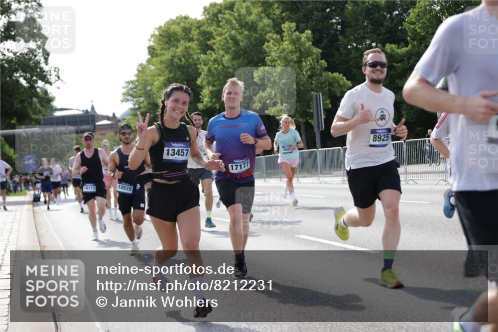 29.06.2025 - hella hamburg halbmarathon Jannik Wohlers http://msf.ph/oto/8212231 29.06.2025 09:49:31 Lombardsbrücke 1343, 1615, 1800, 1975, 2324, 2573, 2949, 3282, 3431, 3530, 4303, 4318, 4425, 4528, 5248, 6123, 6682, 7495, 7796, 8370, 8629, 8925, 9264, 9265, 9294, 9296, 9979, 10680, 11765, 12327, 12839, 13141, 13457, 13800, 14077, 14204, 14374, 14560, 14688, 15013, 15255, 15351, 16399, 17125, 17177, 17214, 17215, 17360, 17971, 18149, 18173, 18285, 18412, 18529, 18734, 18761, 18979, 19090 meine-sportfotos.de