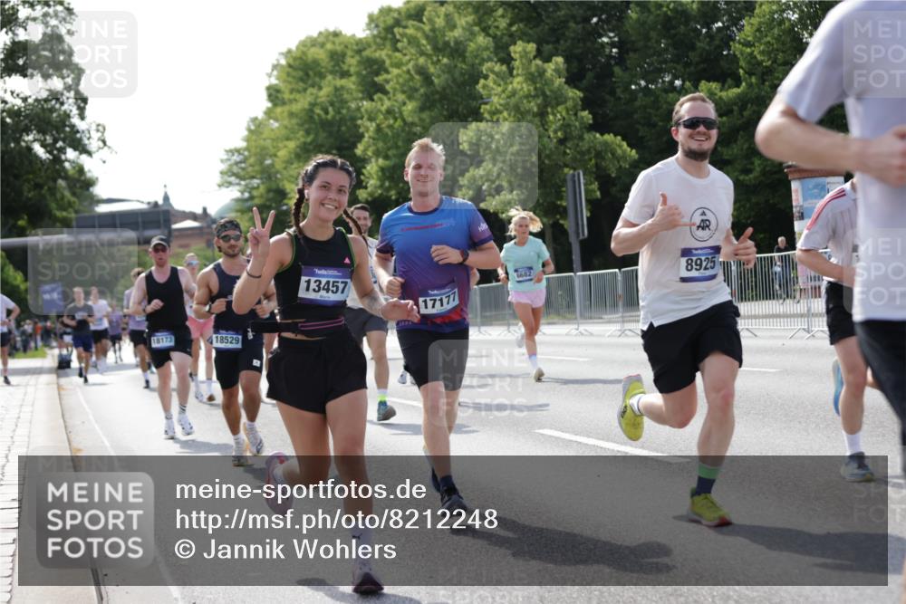 29.06.2025 - hella hamburg halbmarathon Jannik Wohlers http://msf.ph/oto/8212248 29.06.2025 09:49:31 Lombardsbrücke 1343, 1615, 1800, 1975, 2324, 2573, 2949, 3282, 3431, 3530, 4303, 4318, 4425, 4528, 5248, 6123, 6682, 7495, 7796, 8370, 8629, 8925, 9264, 9265, 9294, 9296, 9979, 10680, 11765, 12327, 12839, 13141, 13457, 13800, 14077, 14204, 14374, 14560, 14688, 15013, 15255, 15351, 16399, 17125, 17177, 17214, 17215, 17360, 17971, 18149, 18173, 18285, 18412, 18529, 18734, 18761, 18979, 19090 meine-sportfotos.de