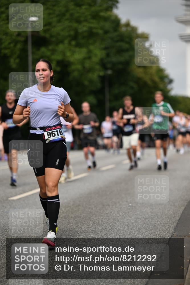 29.06.2025 - hella hamburg halbmarathon Dr. Thomas Lammeyer http://msf.ph/oto/8212292 29.06.2025 10:12:40 Kennedybrücke 1147, 1188, 1527, 2190, 2309, 2978, 5100, 5885, 6590, 6674, 6918, 7348, 7453, 9457, 9616, 9718, 9823, 9966, 10857 meine-sportfotos.de