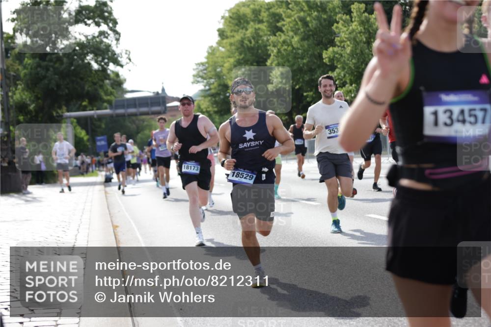 29.06.2025 - hella hamburg halbmarathon Jannik Wohlers http://msf.ph/oto/8212311 29.06.2025 09:49:32 Lombardsbrücke 1343, 1615, 1800, 1975, 2324, 2415, 2573, 2949, 3431, 3530, 4303, 4318, 4528, 5248, 6123, 6682, 7495, 7796, 8629, 8925, 9264, 9265, 9294, 9296, 9979, 10680, 11765, 12327, 12839, 13141, 13457, 13800, 14077, 14204, 14374, 14560, 14688, 15013, 15255, 15351, 16399, 17125, 17177, 17214, 17215, 17360, 17971, 18149, 18173, 18285, 18412, 18464, 18529, 18734, 18761, 18979, 19090 meine-sportfotos.de