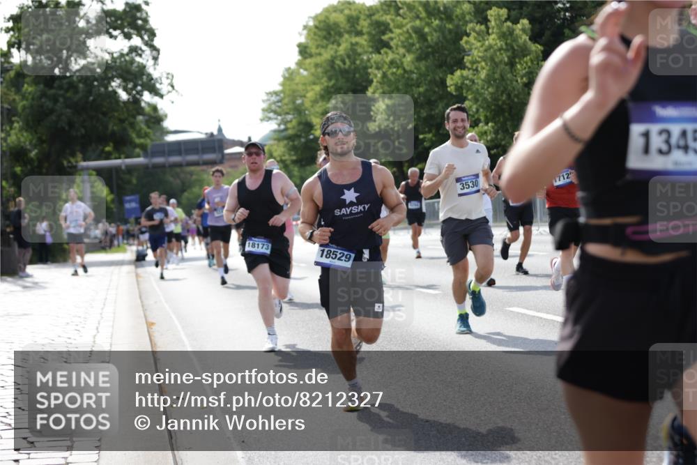 29.06.2025 - hella hamburg halbmarathon Jannik Wohlers http://msf.ph/oto/8212327 29.06.2025 09:49:33 Lombardsbrücke 1615, 1800, 1975, 2324, 2415, 2573, 2949, 3431, 3530, 4303, 4318, 4528, 5248, 6123, 6682, 7495, 7796, 8629, 8925, 9264, 9265, 9294, 9979, 10680, 11765, 12327, 12839, 13141, 13457, 14077, 14204, 14374, 14560, 14688, 15013, 15255, 15351, 16399, 17125, 17177, 17214, 17215, 17971, 18149, 18173, 18412, 18464, 18529, 18734, 18761, 18979, 19090 meine-sportfotos.de
