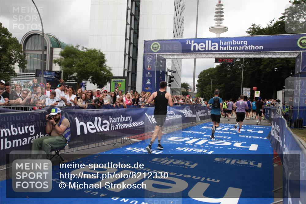 29.06.2025 - hella hamburg halbmarathon Michael Strokosch http://msf.ph/oto/8212330 29.06.2025 10:46:59 Ziel 1139, 1689, 4091, 13728, 14385, 14449, 14594, 16081, 17172, 17492, 17892, 17979, 19105 meine-sportfotos.de
