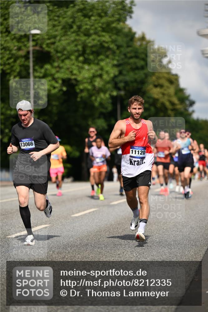 29.06.2025 - hella hamburg halbmarathon Dr. Thomas Lammeyer http://msf.ph/oto/8212335 29.06.2025 09:49:01 Kennedybrücke 57, 1686, 1707, 1894, 2689, 4129, 4463, 4679, 4698, 4749, 5187, 5550, 6358, 6878, 7186, 7481, 7880, 7965, 8062, 8190, 10017, 10484, 10876, 11120 meine-sportfotos.de