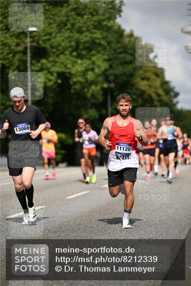 29.06.2025 - hella hamburg halbmarathon Dr. Thomas Lammeyer http://msf.ph/oto/8212339 29.06.2025 09:49:01 Kennedybrücke 57, 1686, 1707, 1894, 2689, 4129, 4463, 4679, 4698, 4749, 5187, 5550, 6358, 6878, 7186, 7481, 7880, 7965, 8062, 8190, 10017, 10484, 10876, 11120 meine-sportfotos.de