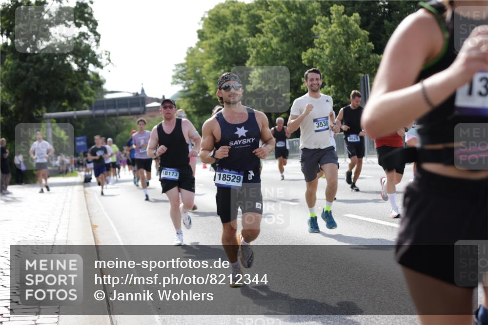 29.06.2025 - hella hamburg halbmarathon Jannik Wohlers http://msf.ph/oto/8212344 29.06.2025 09:49:33 Lombardsbrücke 1615, 1800, 1975, 2324, 2415, 2573, 2949, 3431, 3530, 4303, 4318, 4528, 5248, 6123, 6682, 7495, 7796, 8629, 8925, 9264, 9265, 9294, 9979, 10680, 11765, 12327, 12839, 13141, 13457, 14077, 14204, 14374, 14560, 14688, 15013, 15255, 15351, 16399, 17125, 17177, 17214, 17215, 17971, 18149, 18173, 18412, 18464, 18529, 18734, 18761, 18979, 19090 meine-sportfotos.de
