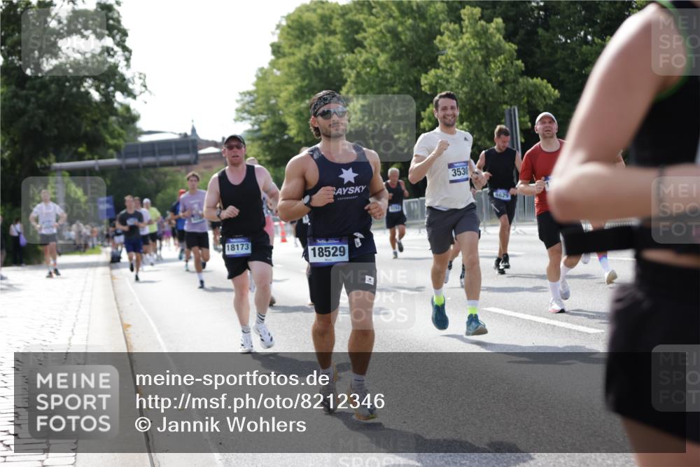 29.06.2025 - hella hamburg halbmarathon Jannik Wohlers http://msf.ph/oto/8212346 29.06.2025 09:49:33 Lombardsbrücke 1615, 1800, 1975, 2324, 2415, 2573, 2949, 3431, 3530, 4303, 4318, 4528, 5248, 6123, 6682, 7495, 7796, 8629, 8925, 9264, 9265, 9294, 9979, 10680, 11765, 12327, 12839, 13141, 13457, 14077, 14204, 14374, 14560, 14688, 15013, 15255, 15351, 16399, 17125, 17177, 17214, 17215, 17971, 18149, 18173, 18412, 18464, 18529, 18734, 18761, 18979, 19090 meine-sportfotos.de