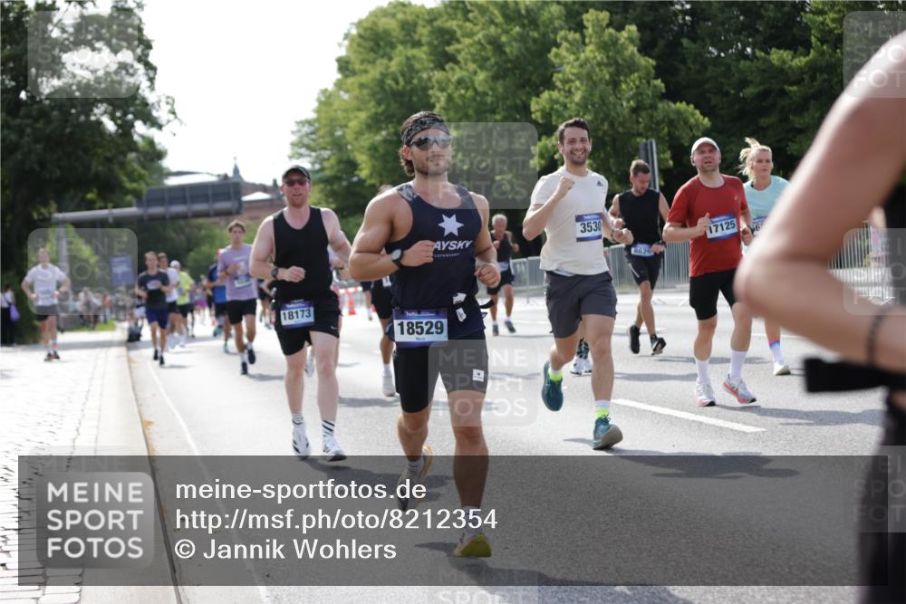 29.06.2025 - hella hamburg halbmarathon Jannik Wohlers http://msf.ph/oto/8212354 29.06.2025 09:49:33 Lombardsbrücke 1615, 1800, 1975, 2324, 2415, 2573, 2949, 3431, 3530, 4303, 4318, 4528, 5248, 6123, 6682, 7495, 7796, 8629, 8925, 9264, 9265, 9294, 9979, 10680, 11765, 12327, 12839, 13141, 13457, 14077, 14204, 14374, 14560, 14688, 15013, 15255, 15351, 16399, 17125, 17177, 17214, 17215, 17971, 18149, 18173, 18412, 18464, 18529, 18734, 18761, 18979, 19090 meine-sportfotos.de