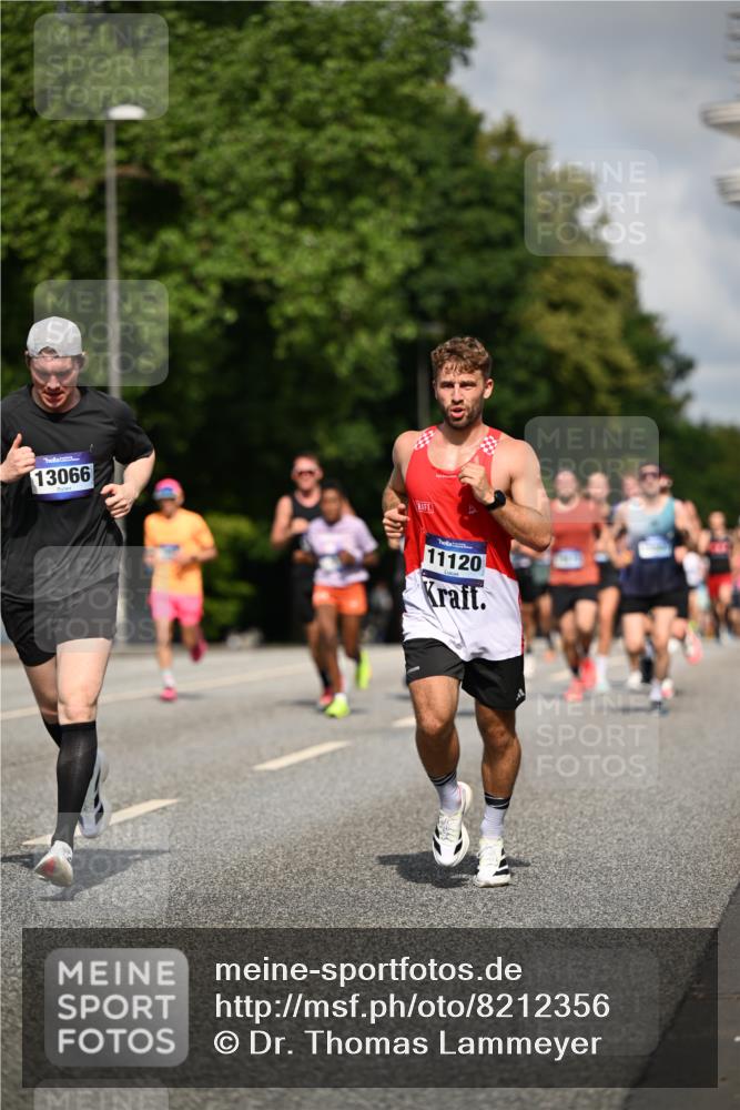 29.06.2025 - hella hamburg halbmarathon Dr. Thomas Lammeyer http://msf.ph/oto/8212356 29.06.2025 09:49:01 Kennedybrücke 57, 1686, 1707, 1894, 2689, 4129, 4463, 4679, 4698, 4749, 5187, 5550, 6358, 6878, 7186, 7481, 7880, 7965, 8062, 8190, 10017, 10484, 10876, 11120 meine-sportfotos.de