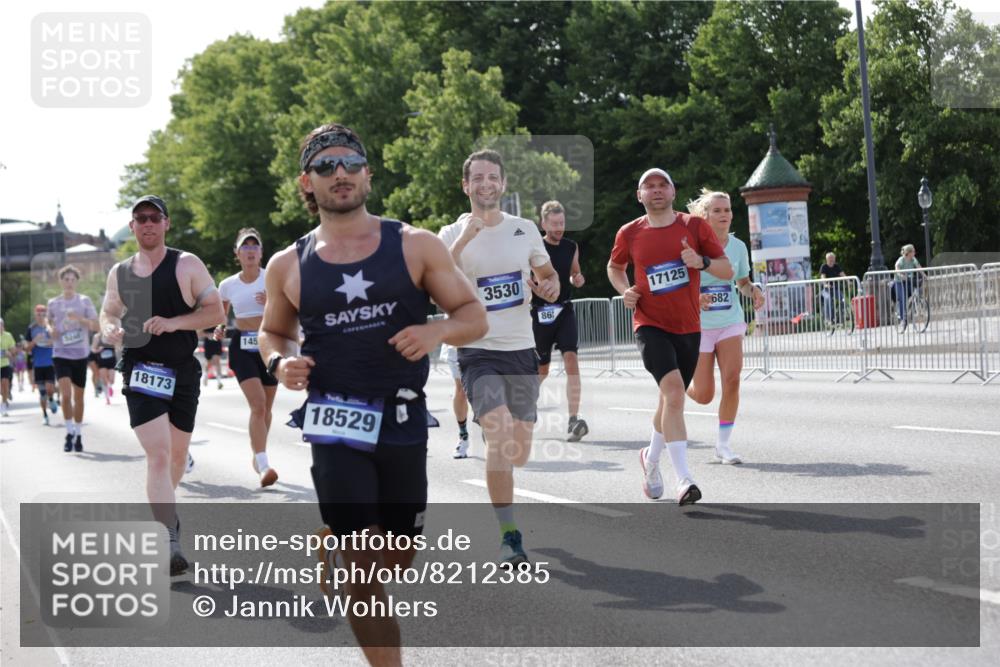 29.06.2025 - hella hamburg halbmarathon Jannik Wohlers http://msf.ph/oto/8212385 29.06.2025 09:49:33 Lombardsbrücke 1615, 1800, 1975, 2324, 2415, 2573, 2949, 3431, 3530, 4303, 4318, 4528, 5248, 6123, 6682, 7495, 7796, 8629, 8925, 9264, 9265, 9294, 9979, 10680, 11765, 12327, 12839, 13141, 13457, 14077, 14204, 14374, 14560, 14688, 15013, 15255, 15351, 16399, 17125, 17177, 17214, 17215, 17971, 18149, 18173, 18412, 18464, 18529, 18734, 18761, 18979, 19090 meine-sportfotos.de