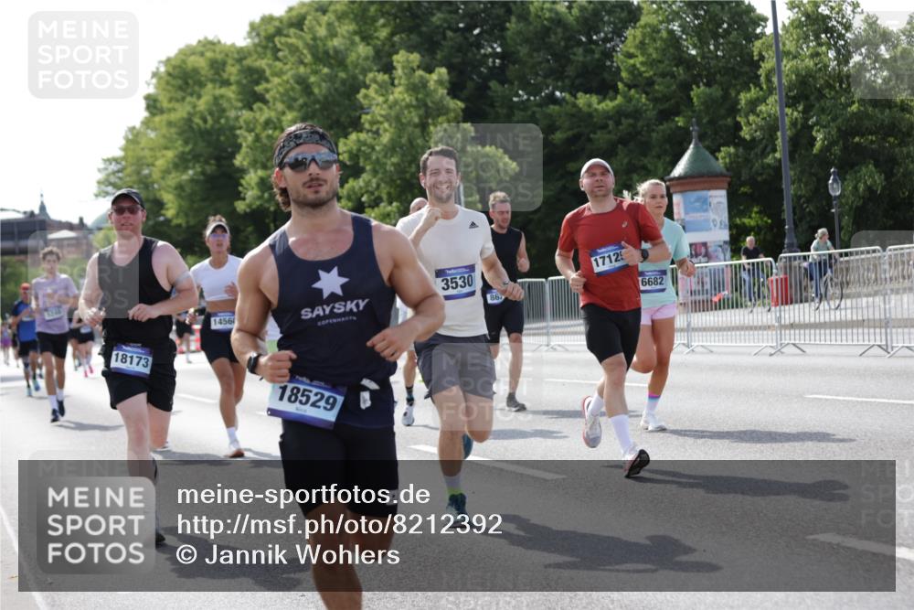 29.06.2025 - hella hamburg halbmarathon Jannik Wohlers http://msf.ph/oto/8212392 29.06.2025 09:49:33 Lombardsbrücke 1615, 1800, 1975, 2324, 2415, 2573, 2949, 3431, 3530, 4303, 4318, 4528, 5248, 6123, 6682, 7495, 7796, 8629, 8925, 9264, 9265, 9294, 9979, 10680, 11765, 12327, 12839, 13141, 13457, 14077, 14204, 14374, 14560, 14688, 15013, 15255, 15351, 16399, 17125, 17177, 17214, 17215, 17971, 18149, 18173, 18412, 18464, 18529, 18734, 18761, 18979, 19090 meine-sportfotos.de