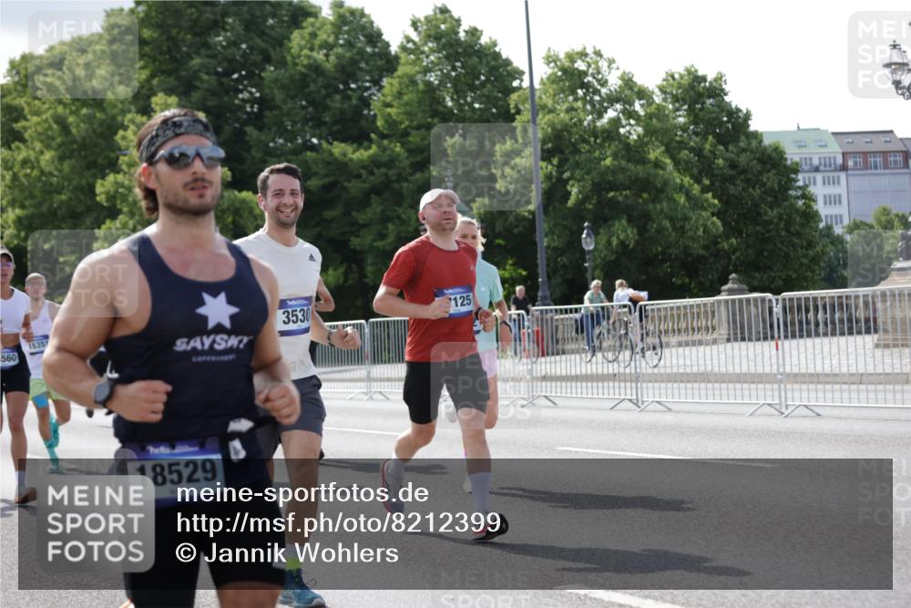 29.06.2025 - hella hamburg halbmarathon Jannik Wohlers http://msf.ph/oto/8212399 29.06.2025 09:49:33 Lombardsbrücke 1615, 1800, 1975, 2324, 2415, 2573, 2949, 3431, 3530, 4303, 4318, 4528, 5248, 6123, 6682, 7495, 7796, 8629, 8925, 9264, 9265, 9294, 9979, 10680, 11765, 12327, 12839, 13141, 13457, 14077, 14204, 14374, 14560, 14688, 15013, 15255, 15351, 16399, 17125, 17177, 17214, 17215, 17971, 18149, 18173, 18412, 18464, 18529, 18734, 18761, 18979, 19090 meine-sportfotos.de