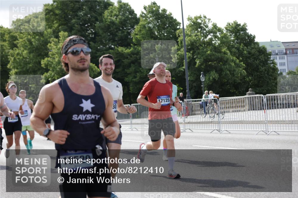 29.06.2025 - hella hamburg halbmarathon Jannik Wohlers http://msf.ph/oto/8212410 29.06.2025 09:49:34 Lombardsbrücke 1615, 1800, 1975, 2324, 2415, 2573, 2949, 3431, 3530, 4318, 4528, 5248, 6123, 6682, 7495, 7796, 8629, 8925, 9264, 9265, 9294, 9979, 10680, 11765, 12327, 12839, 13141, 13457, 14077, 14204, 14374, 14560, 15013, 15255, 15351, 16399, 17125, 17177, 17214, 17215, 17971, 17973, 18149, 18173, 18412, 18464, 18529, 18734, 18761, 18979, 19090 meine-sportfotos.de