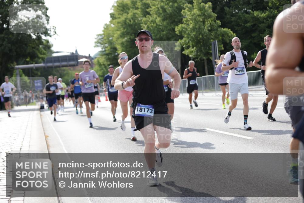 29.06.2025 - hella hamburg halbmarathon Jannik Wohlers http://msf.ph/oto/8212417 29.06.2025 09:49:34 Lombardsbrücke 1615, 1800, 1975, 2324, 2415, 2573, 2949, 3431, 3530, 4318, 4528, 5248, 6123, 6682, 7495, 7796, 8629, 8925, 9264, 9265, 9294, 9979, 10680, 11765, 12327, 12839, 13141, 13457, 14077, 14204, 14374, 14560, 15013, 15255, 15351, 16399, 17125, 17177, 17214, 17215, 17971, 17973, 18149, 18173, 18412, 18464, 18529, 18734, 18761, 18979, 19090 meine-sportfotos.de