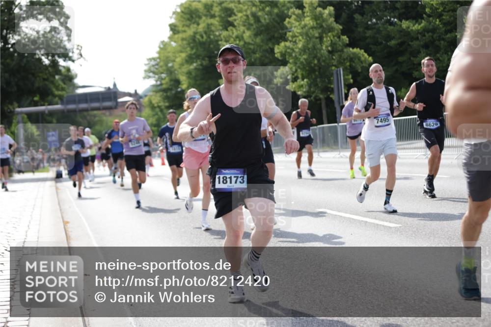 29.06.2025 - hella hamburg halbmarathon Jannik Wohlers http://msf.ph/oto/8212420 29.06.2025 09:49:34 Lombardsbrücke 1615, 1800, 1975, 2324, 2415, 2573, 2949, 3431, 3530, 4318, 4528, 5248, 6123, 6682, 7495, 7796, 8629, 8925, 9264, 9265, 9294, 9979, 10680, 11765, 12327, 12839, 13141, 13457, 14077, 14204, 14374, 14560, 15013, 15255, 15351, 16399, 17125, 17177, 17214, 17215, 17971, 17973, 18149, 18173, 18412, 18464, 18529, 18734, 18761, 18979, 19090 meine-sportfotos.de