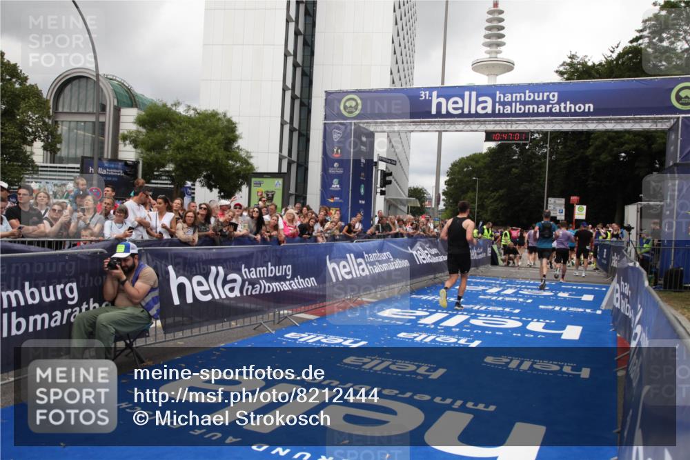 29.06.2025 - hella hamburg halbmarathon Michael Strokosch http://msf.ph/oto/8212444 29.06.2025 10:47:00 Ziel 1139, 1689, 4091, 10122, 13728, 14385, 14449, 14594, 16081, 17172, 17892, 17979, 19105 meine-sportfotos.de