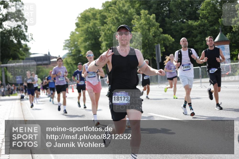 29.06.2025 - hella hamburg halbmarathon Jannik Wohlers http://msf.ph/oto/8212552 29.06.2025 09:49:34 Lombardsbrücke 1615, 1800, 1975, 2324, 2415, 2573, 2949, 3431, 3530, 4318, 4528, 5248, 6123, 6682, 7495, 7796, 8629, 8925, 9264, 9265, 9294, 9979, 10680, 11765, 12327, 12839, 13141, 13457, 14077, 14204, 14374, 14560, 15013, 15255, 15351, 16399, 17125, 17177, 17214, 17215, 17971, 17973, 18149, 18173, 18412, 18464, 18529, 18734, 18761, 18979, 19090 meine-sportfotos.de