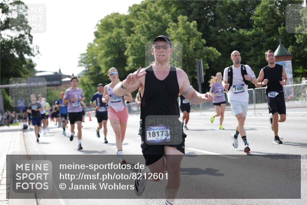 29.06.2025 - hella hamburg halbmarathon Jannik Wohlers http://msf.ph/oto/8212601 29.06.2025 09:49:34 Lombardsbrücke 1615, 1800, 1975, 2324, 2415, 2573, 2949, 3431, 3530, 4318, 4528, 5248, 6123, 6682, 7495, 7796, 8629, 8925, 9264, 9265, 9294, 9979, 10680, 11765, 12327, 12839, 13141, 13457, 14077, 14204, 14374, 14560, 15013, 15255, 15351, 16399, 17125, 17177, 17214, 17215, 17971, 17973, 18149, 18173, 18412, 18464, 18529, 18734, 18761, 18979, 19090 meine-sportfotos.de