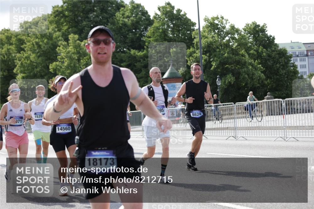 29.06.2025 - hella hamburg halbmarathon Jannik Wohlers http://msf.ph/oto/8212715 29.06.2025 09:49:35 Lombardsbrücke 1615, 1800, 1975, 2324, 2415, 2573, 2949, 3431, 3530, 4318, 4528, 5248, 6123, 6682, 7495, 7796, 8629, 8925, 9294, 9979, 10680, 10894, 11765, 12327, 12839, 13141, 13457, 14077, 14204, 14374, 14560, 14691, 15013, 15255, 15351, 16399, 17125, 17177, 17214, 17215, 17971, 17973, 18149, 18173, 18412, 18464, 18529, 18734, 18979, 19090 meine-sportfotos.de