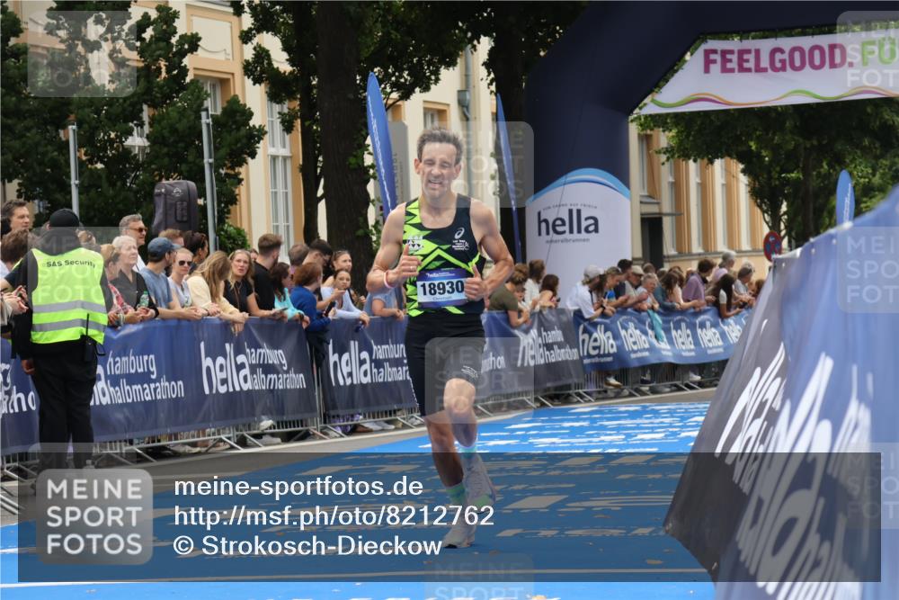 29.06.2025 - hella hamburg halbmarathon Strokosch-Dieckow http://msf.ph/oto/8212762 29.06.2025 10:23:10 Ziel 18930 meine-sportfotos.de