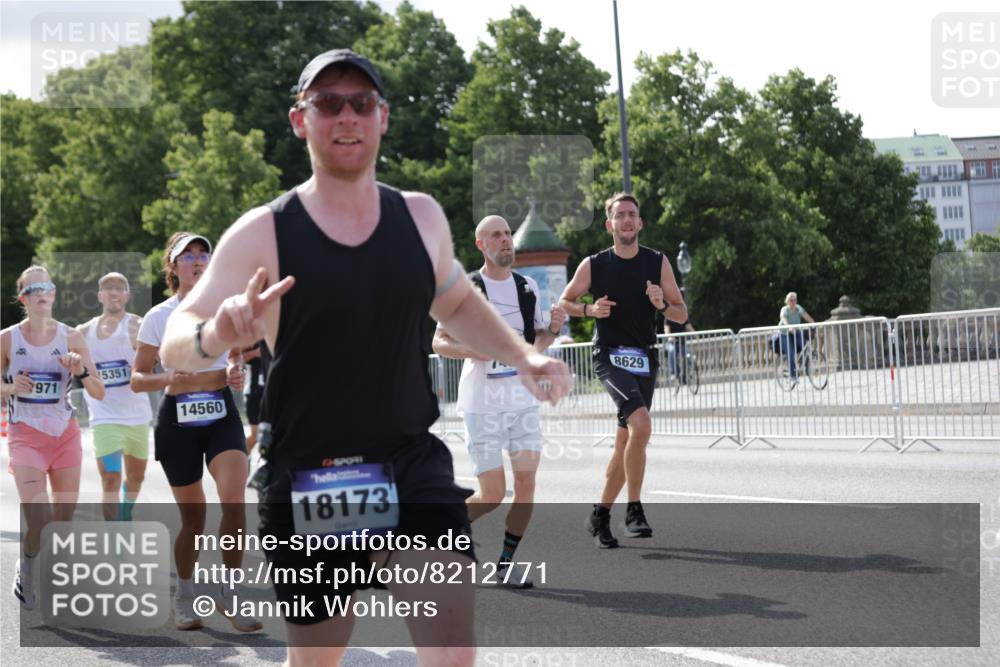 29.06.2025 - hella hamburg halbmarathon Jannik Wohlers http://msf.ph/oto/8212771 29.06.2025 09:49:35 Lombardsbrücke 1615, 1800, 1975, 2324, 2415, 2573, 2949, 3431, 3530, 4318, 4528, 5248, 6123, 6682, 7495, 7796, 8629, 8925, 9294, 9979, 10680, 10894, 11765, 12327, 12839, 13141, 13457, 14077, 14204, 14374, 14560, 14691, 15013, 15255, 15351, 16399, 17125, 17177, 17214, 17215, 17971, 17973, 18149, 18173, 18412, 18464, 18529, 18734, 18979, 19090 meine-sportfotos.de