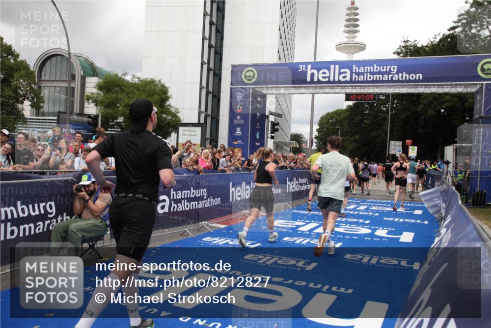 29.06.2025 - hella hamburg halbmarathon Michael Strokosch http://msf.ph/oto/8212827 29.06.2025 10:47:08 Ziel 1460, 4093, 4377, 5472, 6700, 7908, 9794, 10122, 12579, 13728, 14415, 14449, 14783, 15684, 15825 meine-sportfotos.de