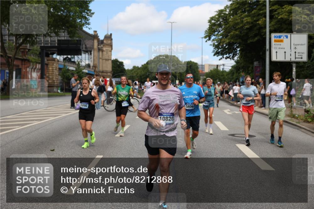 29.06.2025 - hella hamburg halbmarathon Yannick Fuchs http://msf.ph/oto/8212868 29.06.2025 11:23:19 20KM 1025, 1890, 2588, 3430, 3600, 3601, 3753, 4314, 4580, 5406, 5437, 5561, 5658, 5965, 6103, 6787, 8187, 8717, 8855, 9780, 10336, 10826, 10921, 11168, 11245, 11984, 12073, 12326, 12758, 13045, 13842, 14000, 14099, 14610, 14611, 14649, 15409, 15739, 15847, 16115, 16659, 18369, 18860, 19156 meine-sportfotos.de