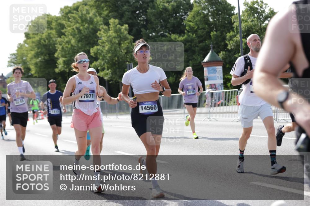 29.06.2025 - hella hamburg halbmarathon Jannik Wohlers http://msf.ph/oto/8212881 29.06.2025 09:49:35 Lombardsbrücke 1615, 1800, 1975, 2324, 2415, 2573, 2949, 3431, 3530, 4318, 4528, 5248, 6123, 6682, 7495, 7796, 8629, 8925, 9294, 9979, 10680, 10894, 11765, 12327, 12839, 13141, 13457, 14077, 14204, 14374, 14560, 14691, 15013, 15255, 15351, 16399, 17125, 17177, 17214, 17215, 17971, 17973, 18149, 18173, 18412, 18464, 18529, 18734, 18979, 19090 meine-sportfotos.de