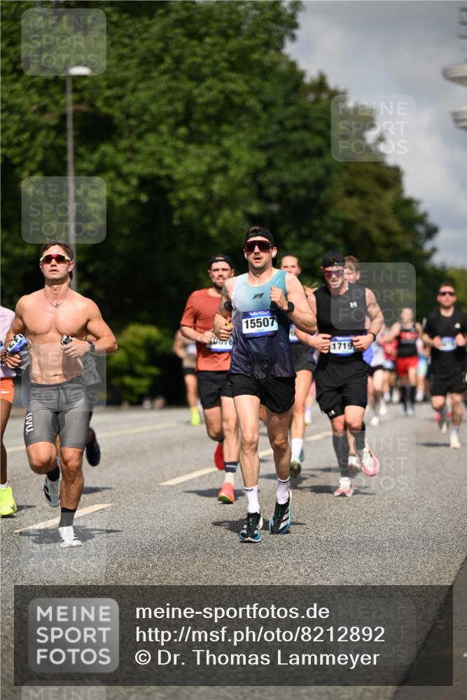 29.06.2025 - hella hamburg halbmarathon Dr. Thomas Lammeyer http://msf.ph/oto/8212892 29.06.2025 09:49:05 Kennedybrücke 57, 1686, 1707, 1894, 2689, 4129, 4463, 4749, 5187, 5550, 6878, 7186, 7880, 7965, 8062, 8190, 10484, 10876, 11120 meine-sportfotos.de