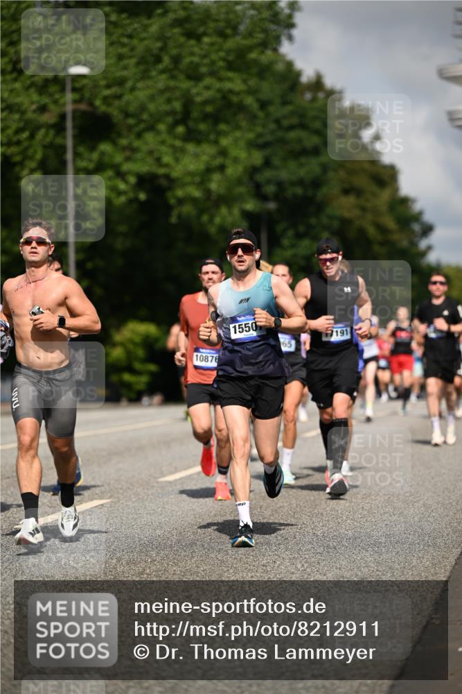 29.06.2025 - hella hamburg halbmarathon Dr. Thomas Lammeyer http://msf.ph/oto/8212911 29.06.2025 09:49:05 Kennedybrücke 57, 1686, 1707, 1894, 2689, 4129, 4463, 4749, 5187, 5550, 6878, 7186, 7880, 7965, 8062, 8190, 10484, 10876, 11120 meine-sportfotos.de