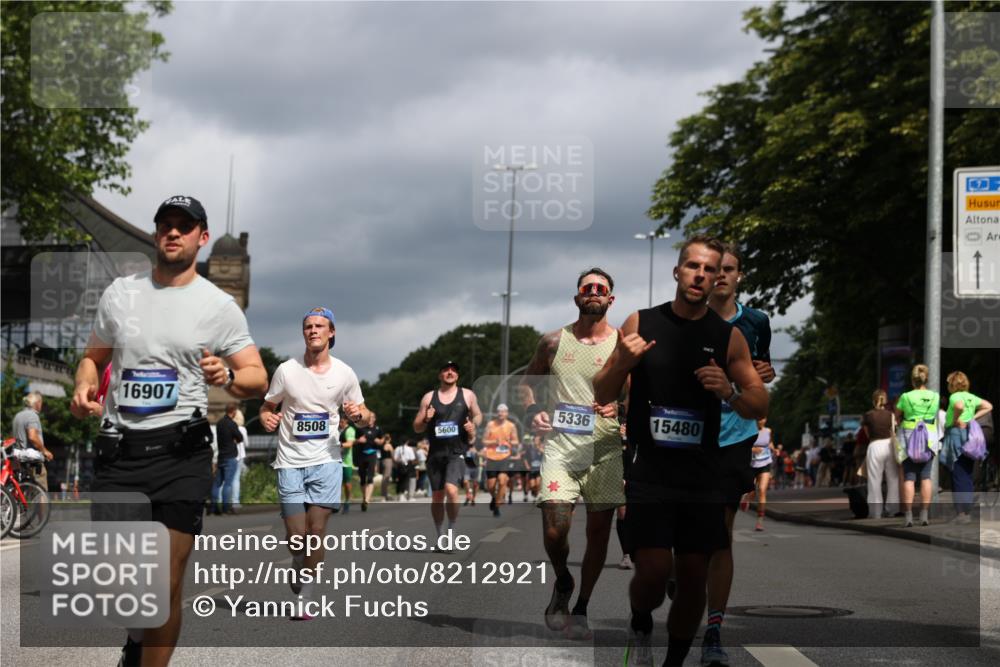 29.06.2025 - hella hamburg halbmarathon Yannick Fuchs http://msf.ph/oto/8212921 29.06.2025 10:45:24 20KM 1335, 1366, 2411, 2636, 2718, 2823, 2946, 4033, 4297, 4404, 4839, 4967, 5087, 5336, 5600, 5820, 7224, 7943, 8261, 8508, 8930, 8989, 9214, 9476, 9739, 9793, 9959, 10057, 10215, 10508, 10603, 10667, 10691, 10868, 11124, 11512, 11625, 11733, 12450, 12778, 13073, 13403, 13707, 13799, 14012, 14248, 14458, 15426, 15480, 15496, 15871, 15899, 16666, 16907, 17131, 17530, 17823, 18820, 19007, 19020, 19053 meine-sportfotos.de