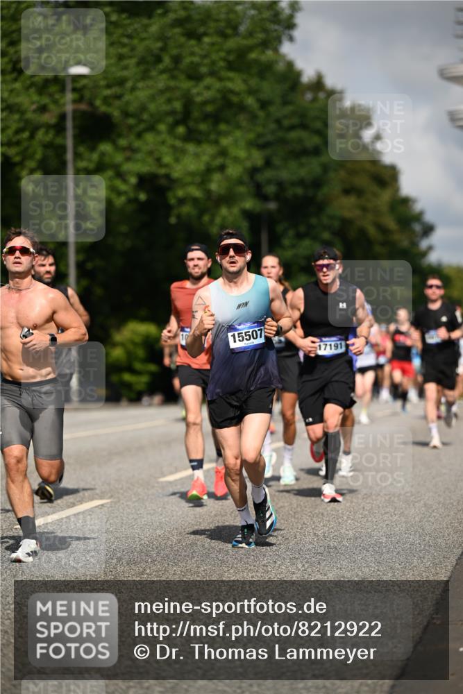 29.06.2025 - hella hamburg halbmarathon Dr. Thomas Lammeyer http://msf.ph/oto/8212922 29.06.2025 09:49:05 Kennedybrücke 57, 1686, 1707, 1894, 2689, 4129, 4463, 4749, 5187, 5550, 6878, 7186, 7880, 7965, 8062, 8190, 10484, 10876, 11120 meine-sportfotos.de