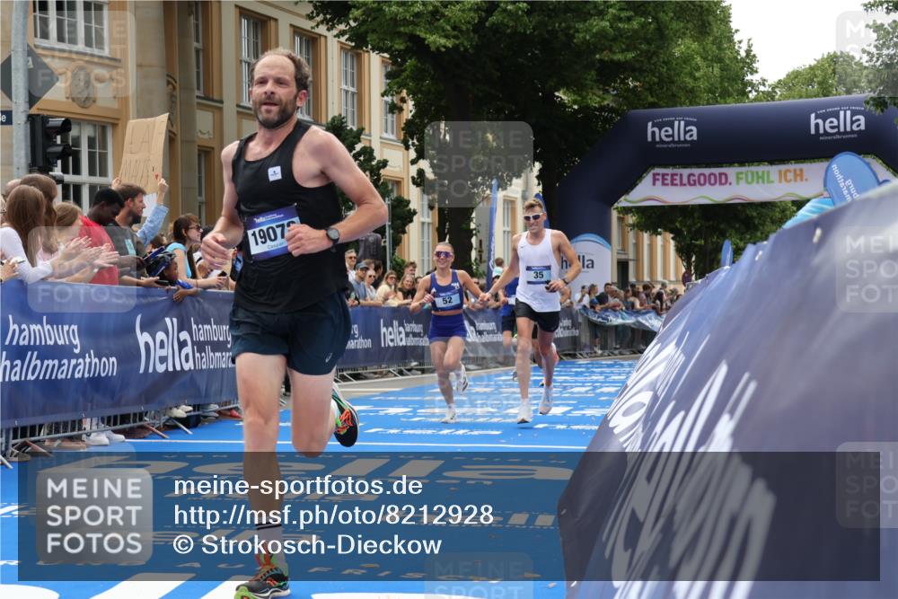 29.06.2025 - hella hamburg halbmarathon Strokosch-Dieckow http://msf.ph/oto/8212928 29.06.2025 10:23:26 Ziel 35, 52, 9385, 16169, 17771, 19078 meine-sportfotos.de