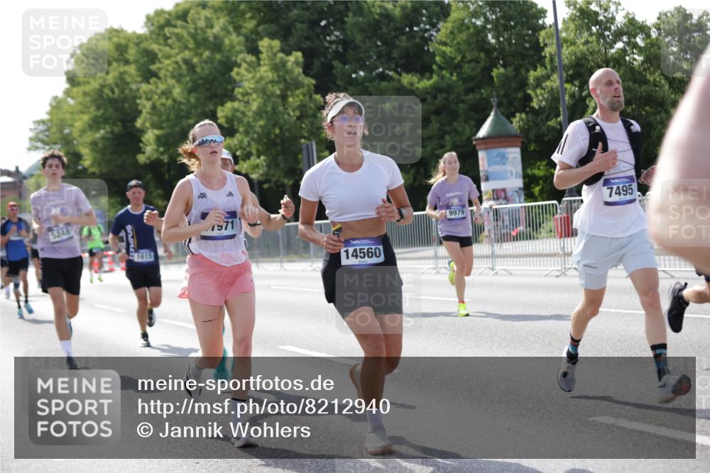 29.06.2025 - hella hamburg halbmarathon Jannik Wohlers http://msf.ph/oto/8212940 29.06.2025 09:49:35 Lombardsbrücke 1615, 1800, 1975, 2324, 2415, 2573, 2949, 3431, 3530, 4318, 4528, 5248, 6123, 6682, 7495, 7796, 8629, 8925, 9294, 9979, 10680, 10894, 11765, 12327, 12839, 13141, 13457, 14077, 14204, 14374, 14560, 14691, 15013, 15255, 15351, 16399, 17125, 17177, 17214, 17215, 17971, 17973, 18149, 18173, 18412, 18464, 18529, 18734, 18979, 19090 meine-sportfotos.de