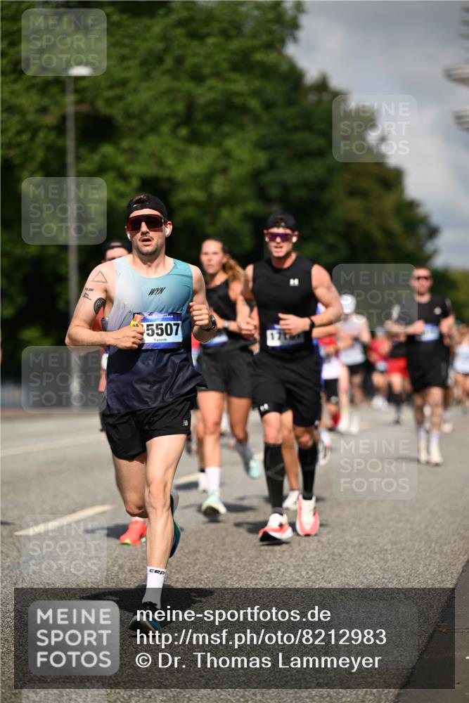 29.06.2025 - hella hamburg halbmarathon Dr. Thomas Lammeyer http://msf.ph/oto/8212983 29.06.2025 09:49:06 Kennedybrücke 57, 1686, 1707, 1894, 4129, 4463, 4749, 5187, 5550, 6878, 7055, 7186, 7880, 7965, 8062, 8190, 9345, 10484, 10876, 11120 meine-sportfotos.de