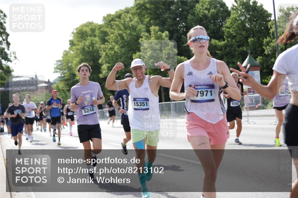 29.06.2025 - hella hamburg halbmarathon Jannik Wohlers http://msf.ph/oto/8213102 29.06.2025 09:49:36 Lombardsbrücke 1615, 1675, 1800, 1975, 2415, 2949, 3431, 3530, 4318, 4528, 5248, 5409, 6123, 6682, 7495, 7796, 8629, 8925, 9294, 9711, 9979, 10680, 10894, 11765, 12327, 12839, 13141, 13457, 14077, 14204, 14560, 14691, 15013, 15255, 15351, 17125, 17177, 17214, 17215, 17971, 17973, 18149, 18173, 18276, 18412, 18464, 18529, 18734, 18979, 19090 meine-sportfotos.de