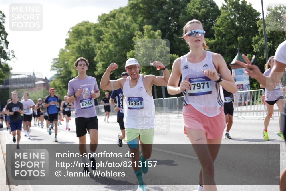 29.06.2025 - hella hamburg halbmarathon Jannik Wohlers http://msf.ph/oto/8213157 29.06.2025 09:49:36 Lombardsbrücke 1615, 1675, 1800, 1975, 2415, 2949, 3431, 3530, 4318, 4528, 5248, 5409, 6123, 6682, 7495, 7796, 8629, 8925, 9294, 9711, 9979, 10680, 10894, 11765, 12327, 12839, 13141, 13457, 14077, 14204, 14560, 14691, 15013, 15255, 15351, 17125, 17177, 17214, 17215, 17971, 17973, 18149, 18173, 18276, 18412, 18464, 18529, 18734, 18979, 19090 meine-sportfotos.de