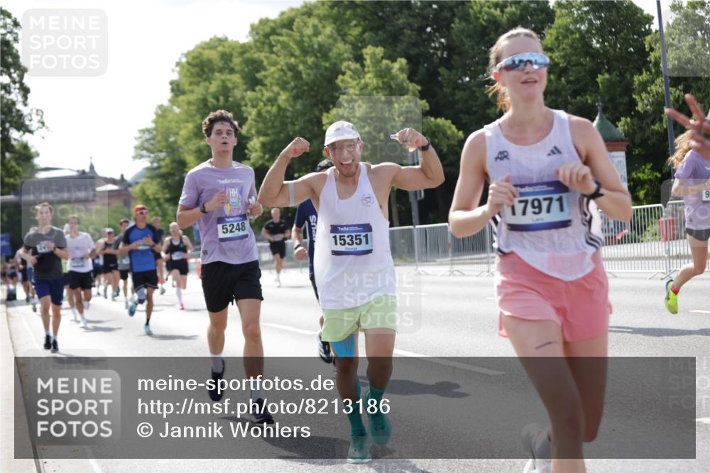 29.06.2025 - hella hamburg halbmarathon Jannik Wohlers http://msf.ph/oto/8213186 29.06.2025 09:49:36 Lombardsbrücke 1615, 1675, 1800, 1975, 2415, 2949, 3431, 3530, 4318, 4528, 5248, 5409, 6123, 6682, 7495, 7796, 8629, 8925, 9294, 9711, 9979, 10680, 10894, 11765, 12327, 12839, 13141, 13457, 14077, 14204, 14560, 14691, 15013, 15255, 15351, 17125, 17177, 17214, 17215, 17971, 17973, 18149, 18173, 18276, 18412, 18464, 18529, 18734, 18979, 19090 meine-sportfotos.de