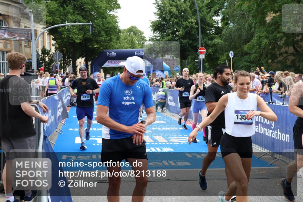29.06.2025 - hella hamburg halbmarathon Zöllner http://msf.ph/oto/8213188 29.06.2025 11:21:58 Ziel 1450, 1708, 3108, 3482, 3946, 8462, 8940, 9196, 13204, 13508, 14442, 16164, 17994, 18114, 18423, 18784 meine-sportfotos.de