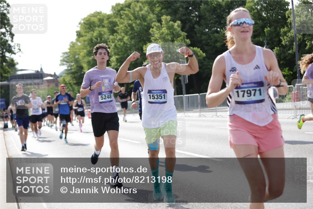29.06.2025 - hella hamburg halbmarathon Jannik Wohlers http://msf.ph/oto/8213198 29.06.2025 09:49:36 Lombardsbrücke 1615, 1675, 1800, 1975, 2415, 2949, 3431, 3530, 4318, 4528, 5248, 5409, 6123, 6682, 7495, 7796, 8629, 8925, 9294, 9711, 9979, 10680, 10894, 11765, 12327, 12839, 13141, 13457, 14077, 14204, 14560, 14691, 15013, 15255, 15351, 17125, 17177, 17214, 17215, 17971, 17973, 18149, 18173, 18276, 18412, 18464, 18529, 18734, 18979, 19090 meine-sportfotos.de