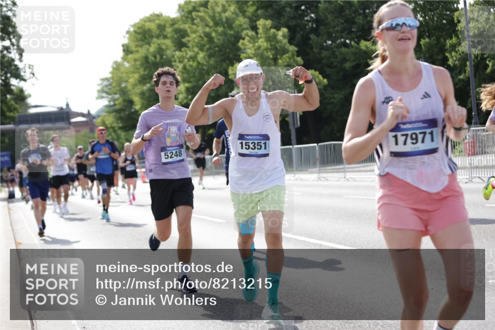 29.06.2025 - hella hamburg halbmarathon Jannik Wohlers http://msf.ph/oto/8213215 29.06.2025 09:49:36 Lombardsbrücke 1615, 1675, 1800, 1975, 2415, 2949, 3431, 3530, 4318, 4528, 5248, 5409, 6123, 6682, 7495, 7796, 8629, 8925, 9294, 9711, 9979, 10680, 10894, 11765, 12327, 12839, 13141, 13457, 14077, 14204, 14560, 14691, 15013, 15255, 15351, 17125, 17177, 17214, 17215, 17971, 17973, 18149, 18173, 18276, 18412, 18464, 18529, 18734, 18979, 19090 meine-sportfotos.de
