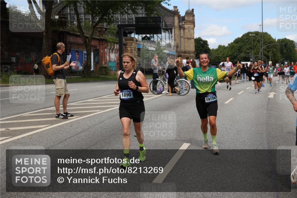 29.06.2025 - hella hamburg halbmarathon Yannick Fuchs http://msf.ph/oto/8213269 29.06.2025 11:23:20 20KM 1025, 1890, 2588, 3430, 3600, 3601, 3753, 4314, 4580, 5406, 5437, 5561, 5658, 5965, 6103, 6746, 6787, 8187, 8717, 8855, 9780, 10336, 10826, 10921, 11168, 11245, 11984, 12073, 12326, 12758, 13045, 13842, 14000, 14099, 14610, 14611, 14649, 15409, 15739, 15847, 15853, 16115, 18369, 18860, 19156 meine-sportfotos.de