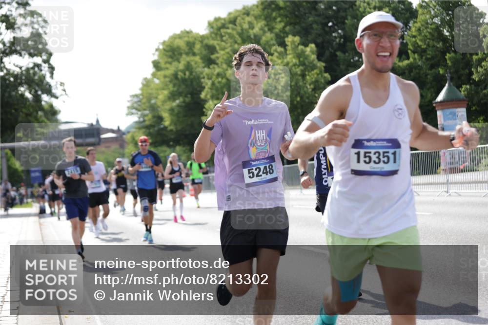 29.06.2025 - hella hamburg halbmarathon Jannik Wohlers http://msf.ph/oto/8213302 29.06.2025 09:49:37 Lombardsbrücke 1615, 1675, 1800, 1975, 2415, 2949, 3431, 3530, 4318, 4528, 5248, 5409, 6123, 6682, 7495, 7796, 8629, 8925, 9294, 9711, 9979, 10680, 10894, 11765, 12327, 12554, 12839, 13141, 13457, 14077, 14560, 14691, 15255, 15351, 15521, 17125, 17177, 17214, 17215, 17971, 17973, 18149, 18173, 18276, 18412, 18464, 18529, 18734, 18979, 19090 meine-sportfotos.de