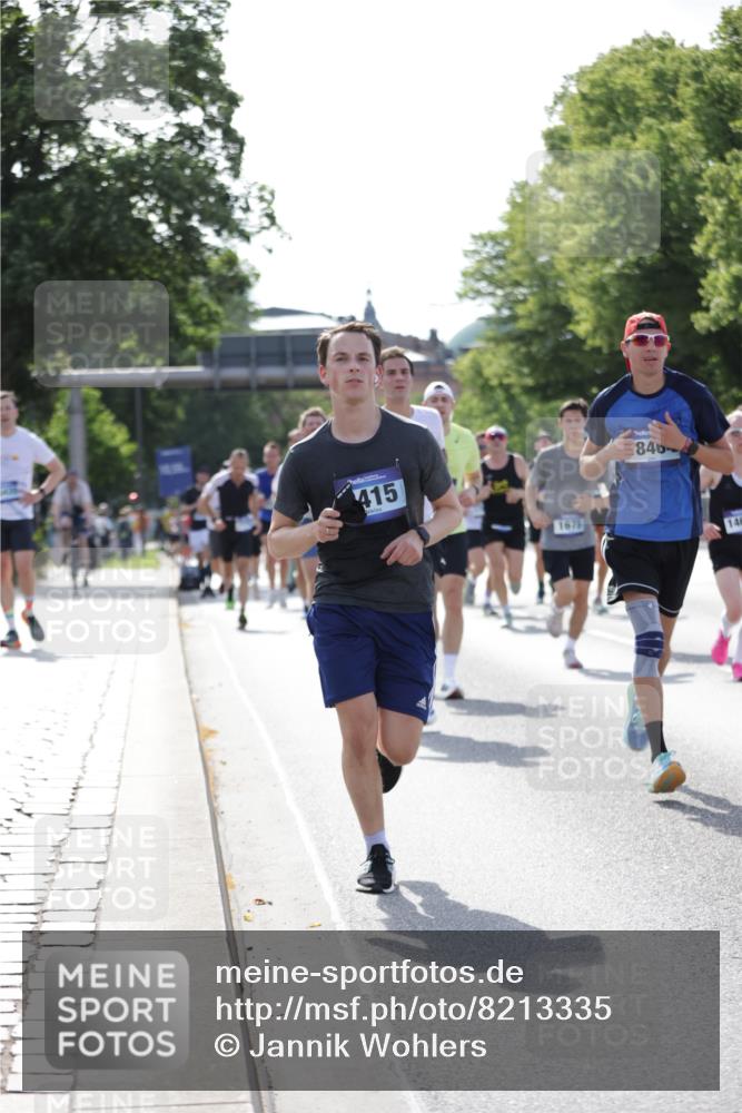 29.06.2025 - hella hamburg halbmarathon Jannik Wohlers http://msf.ph/oto/8213335 29.06.2025 09:49:39 Lombardsbrücke 1615, 1675, 1800, 1803, 2415, 3431, 3530, 4318, 4528, 5248, 5409, 6123, 6682, 6704, 7495, 7774, 7796, 8629, 8925, 9294, 9711, 9979, 10894, 12327, 12540, 12554, 13457, 14077, 14560, 14691, 15336, 15351, 15435, 15521, 17125, 17177, 17214, 17215, 17620, 17971, 17973, 18149, 18173, 18276, 18412, 18464, 18529, 18734, 18979, 19090 meine-sportfotos.de