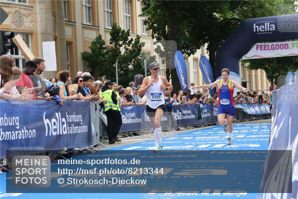 29.06.2025 - hella hamburg halbmarathon Strokosch-Dieckow http://msf.ph/oto/8213344 29.06.2025 10:23:43 Ziel 5301, 6699, 7834, 9151, 9447, 10780 meine-sportfotos.de
