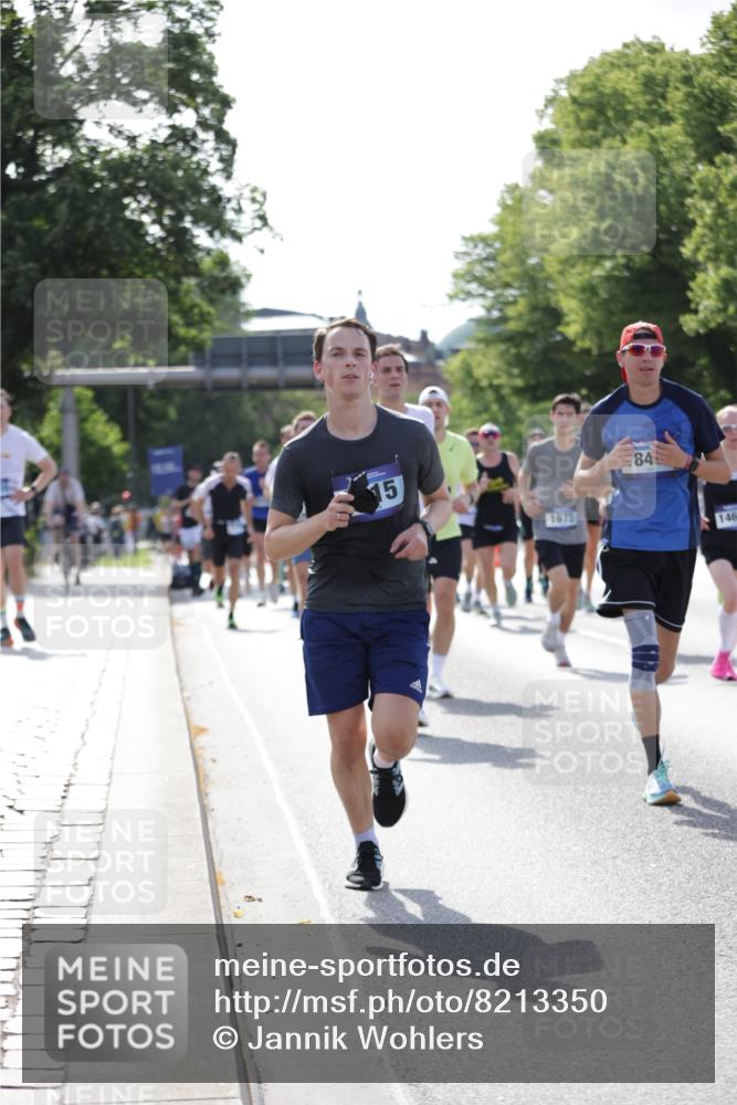 29.06.2025 - hella hamburg halbmarathon Jannik Wohlers http://msf.ph/oto/8213350 29.06.2025 09:49:39 Lombardsbrücke 1615, 1675, 1800, 1803, 2415, 3431, 3530, 4318, 4528, 5248, 5409, 6123, 6682, 6704, 7495, 7774, 7796, 8629, 8925, 9294, 9711, 9979, 10894, 12327, 12540, 12554, 13457, 14077, 14560, 14691, 15336, 15351, 15435, 15521, 17125, 17177, 17214, 17215, 17620, 17971, 17973, 18149, 18173, 18276, 18412, 18464, 18529, 18734, 18979, 19090 meine-sportfotos.de